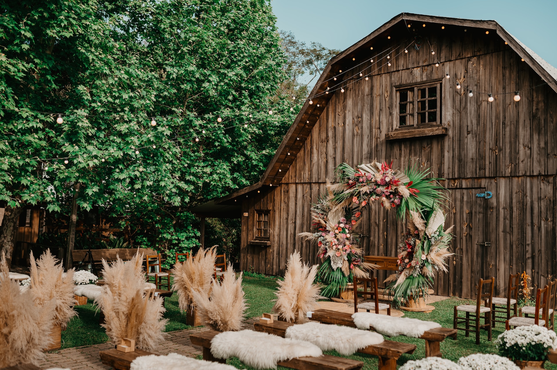 How to Plan the Perfect Barn Wedding